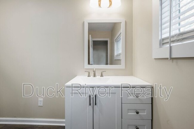 Building Photo - 317 E 17th St