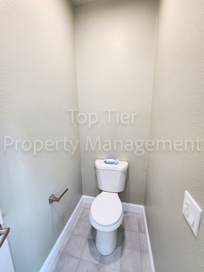 Building Photo - Stunning Newly Remodeled 4 bed / 2.5 bath ...