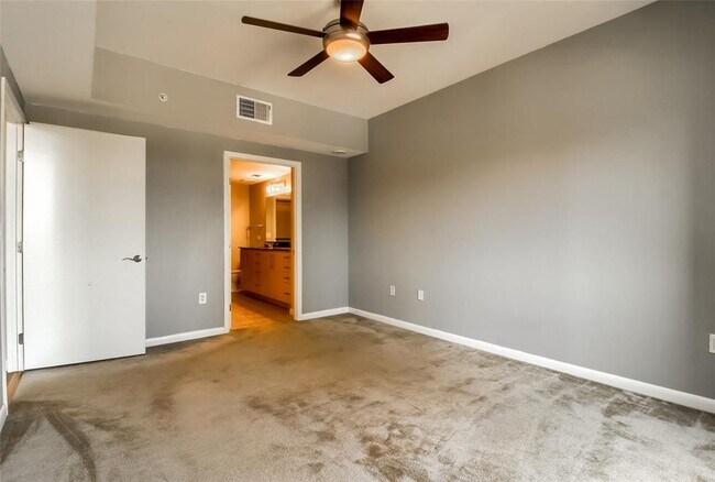 Building Photo - 54 Rainey St