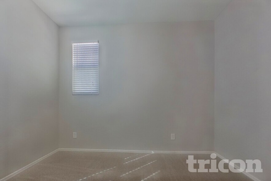 Building Photo - 14989 W Wilshire Dr