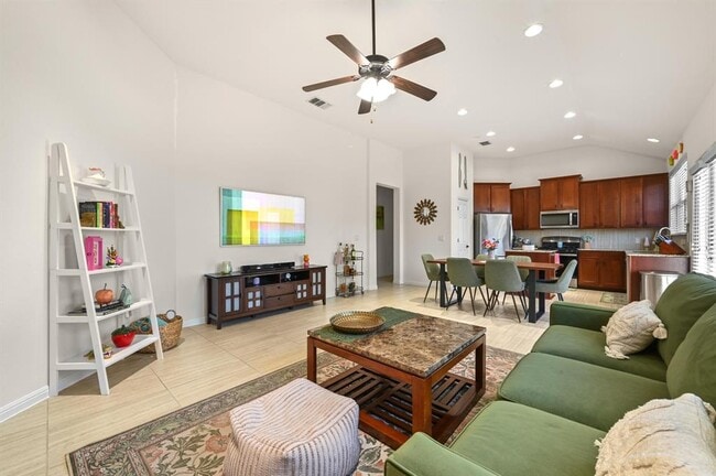 Building Photo - 9515 Tanager Way