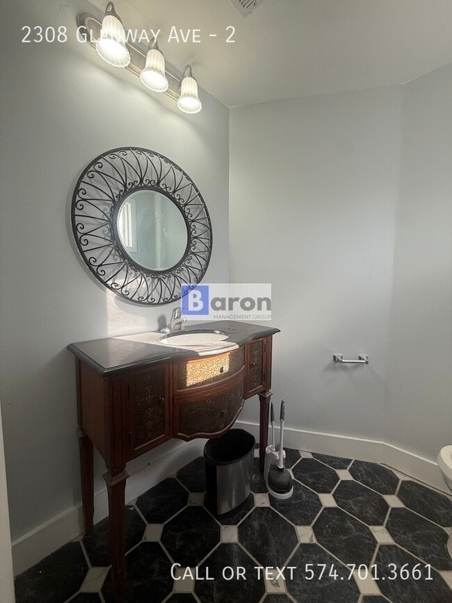 Building Photo - 2308 Glenway Ave