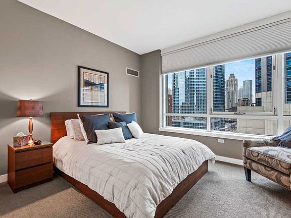 Building Photo - 505 N McClurg Ct