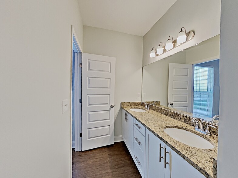 Building Photo - 5354 Tupelo St