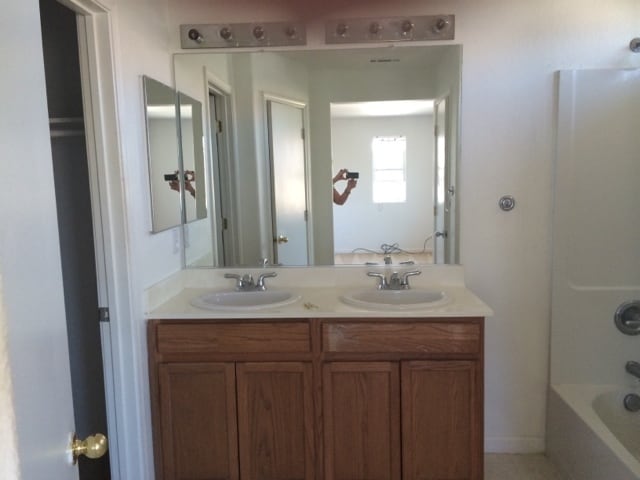 Building Photo - 2328 S Fallbrook Dr