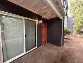 Building Photo - Gorgeous 1 bd Condo located in a prime loc...