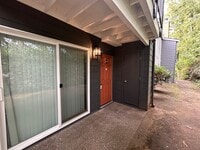 Building Photo - Gorgeous 1 bd Condo located in a prime loc...