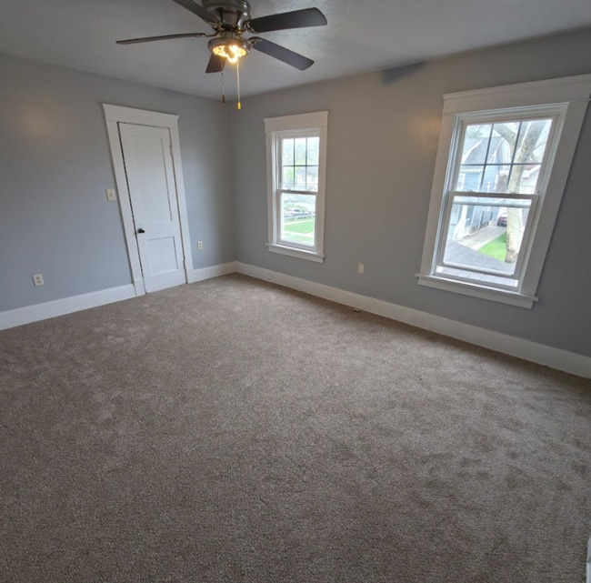 Building Photo - Single Family Home 3 beds 1 bath Available Now!