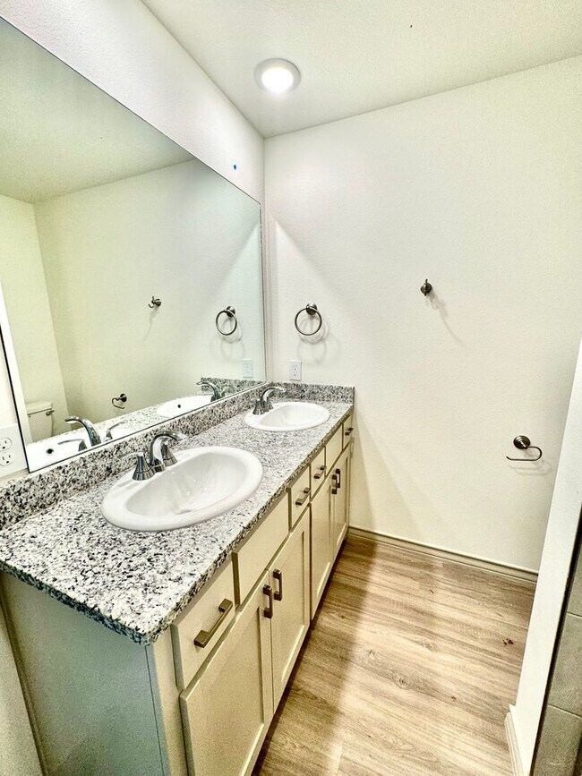 Building Photo - 3 Bed 2 Bath - Frenship ISD