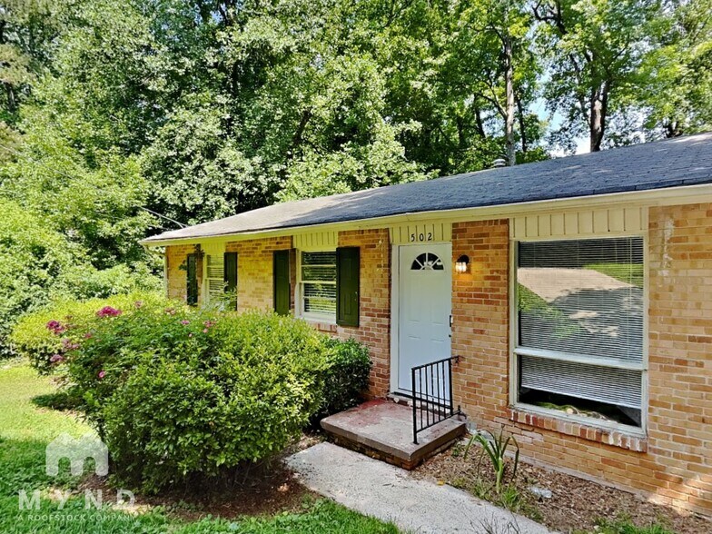 Primary Photo - 502 Fairlane Cir NW