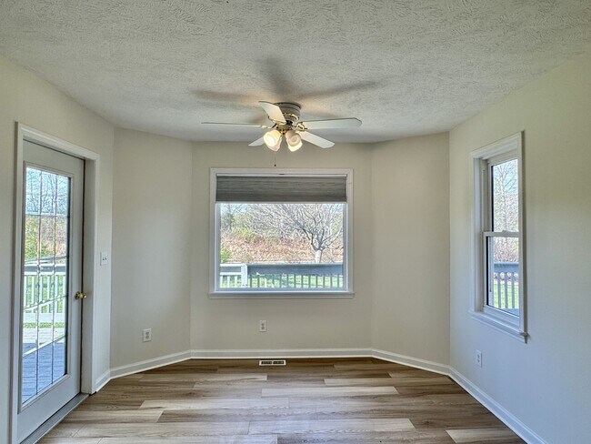 Building Photo - 201 Seminole Cir