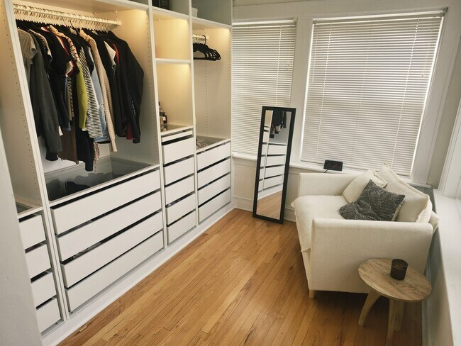 Building Photo - 6724 S Paxton Ave