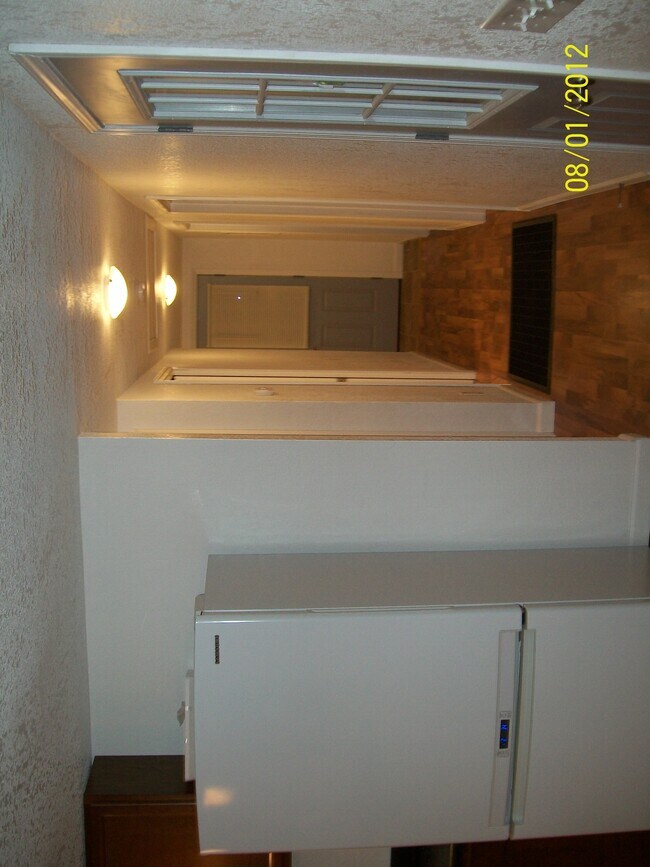 Building Photo - 805 S Osteopathy Ave