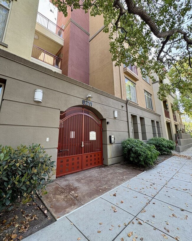 Building Photo - Resort Lifestyle at The Lido in Mission Valley