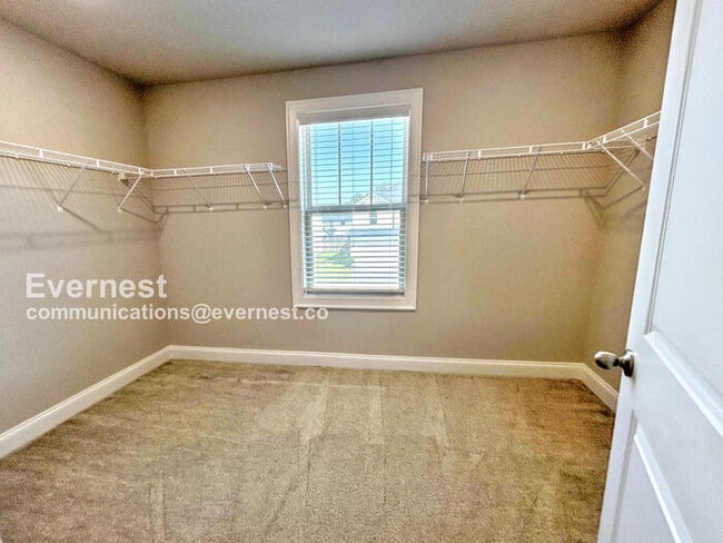 Building Photo - 662 Stately Dr