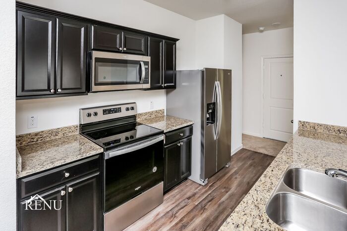 Building Photo - 530 London Dr