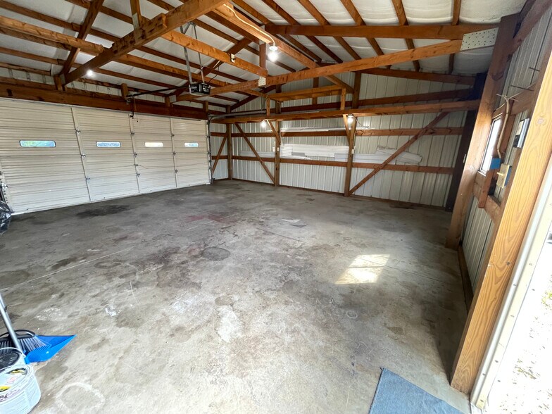 Building Photo - 124 Mingo St