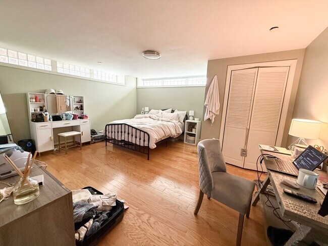 Building Photo - 195 W 3rd St