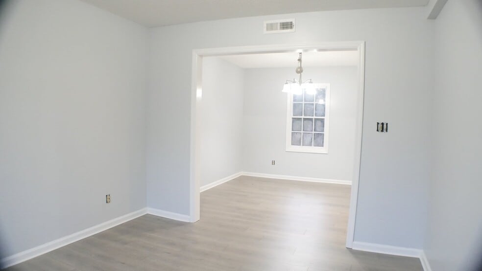 Building Photo - 2412 Jerry Jones Drive