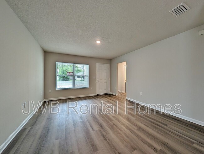 Building Photo - 1438 6th St W