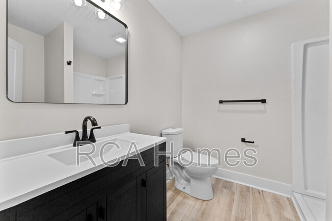 Building Photo - 18 N Gray St