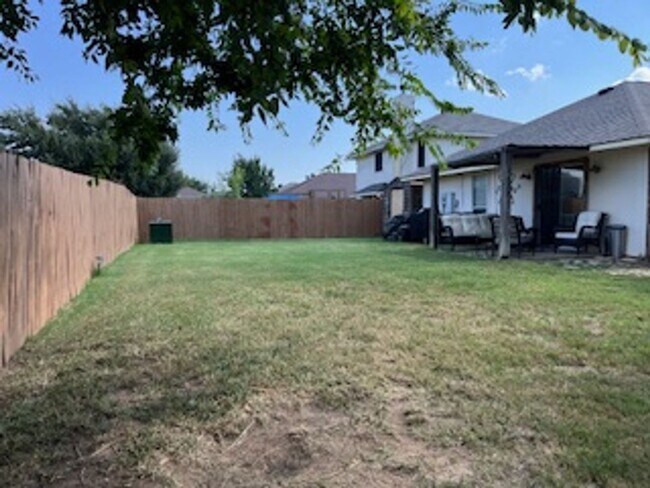 Building Photo - College Station - 3 bedroom / 2 bath / Gar...