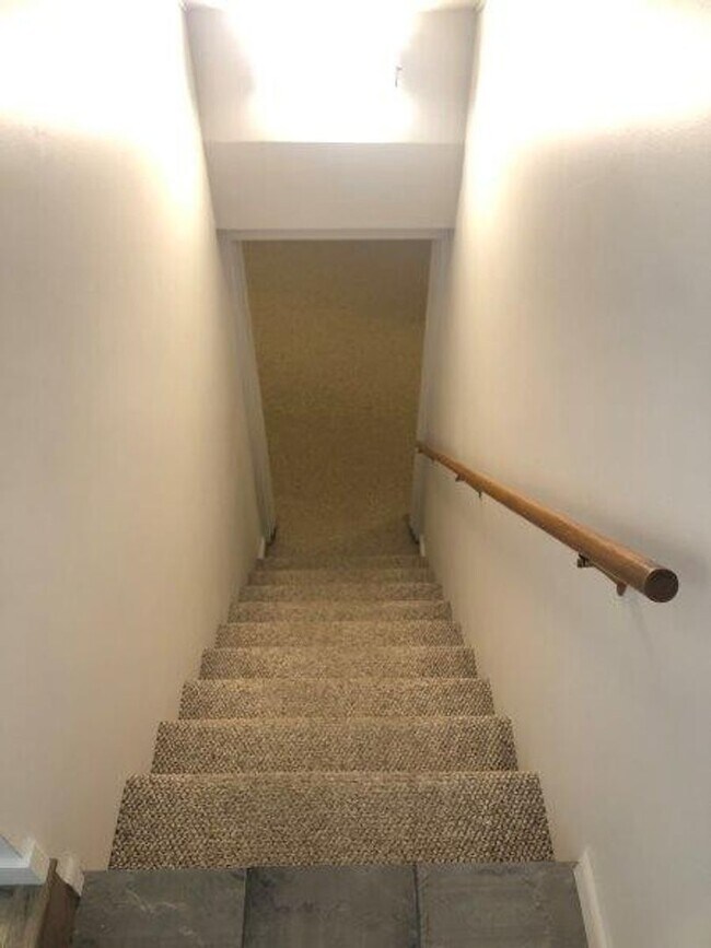 Building Photo - Beautiful Northside 3 Bedroom 2.5 Bath near the Indian Trail!