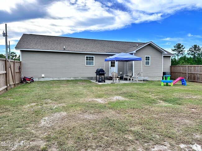 Building Photo - 308 Basil Ct