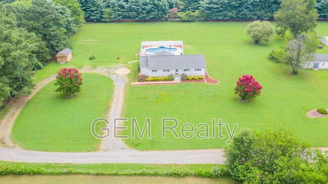Building Photo - 15617 Mockingbird Ln