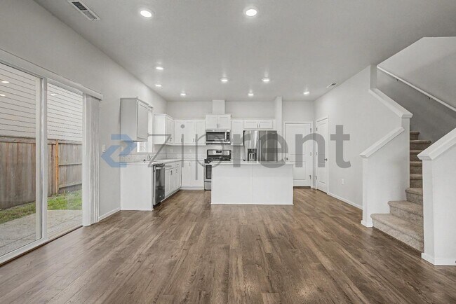 Building Photo - 555 Stoller St