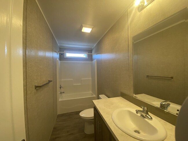 Building Photo - 4 Autumn Ct