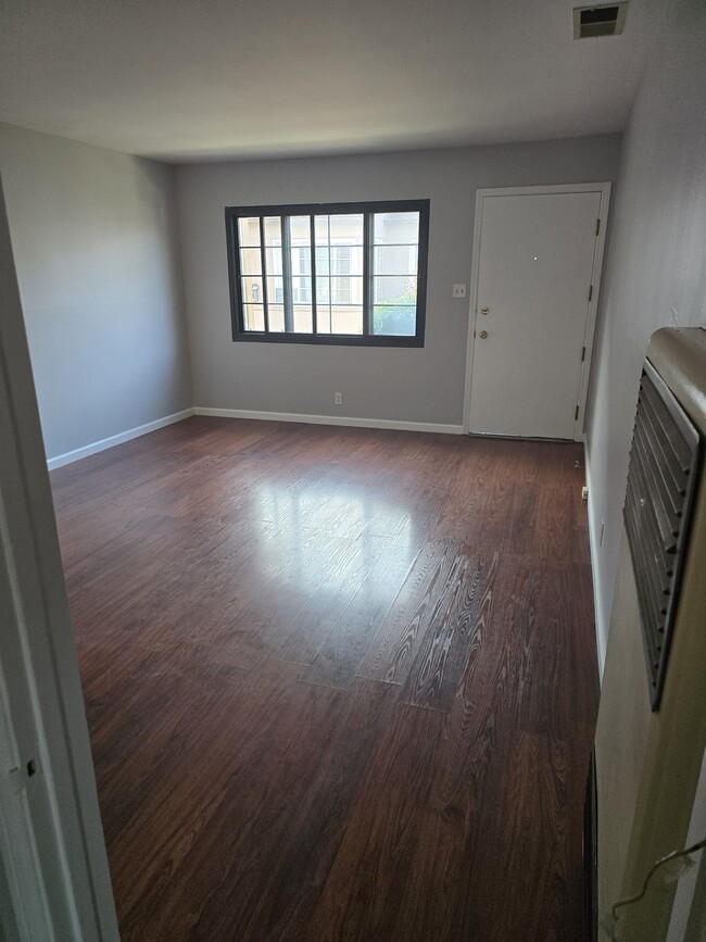 Building Photo - 8927 Reading Ave