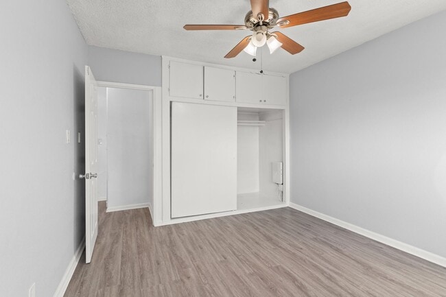 Building Photo - 927 Daisy Avenue
