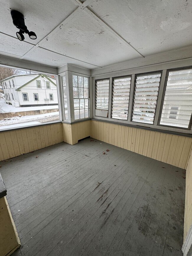 Building Photo - 16 Union St