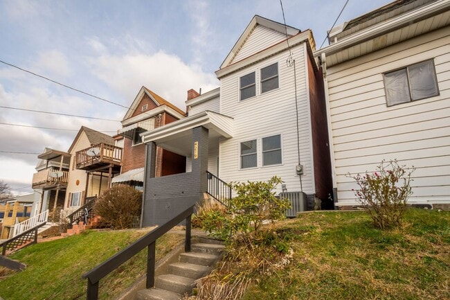 Building Photo - READY FOR MOVE IN! STUNNING 4-bedroom in Greenfield!