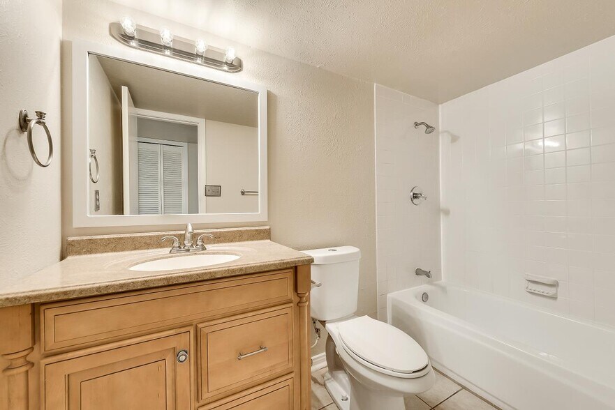 Main Bath - 5556 Ragan Dr