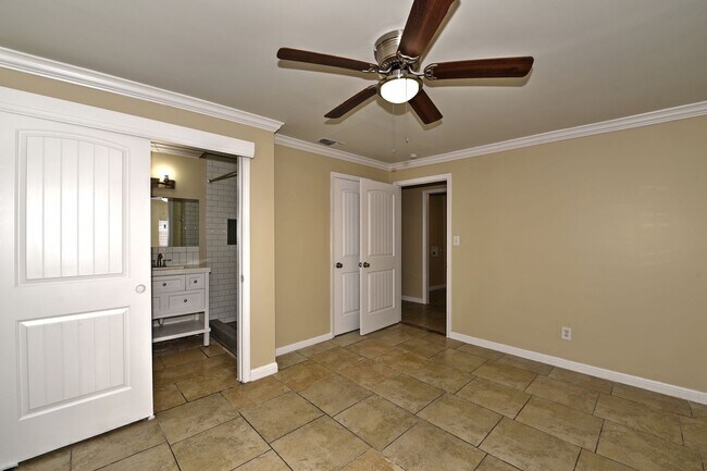 Building Photo - Stylish and Spacious 4-Bedroom Home PLUS C...