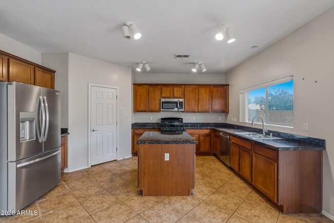 Building Photo - 9444 W Hubbell St