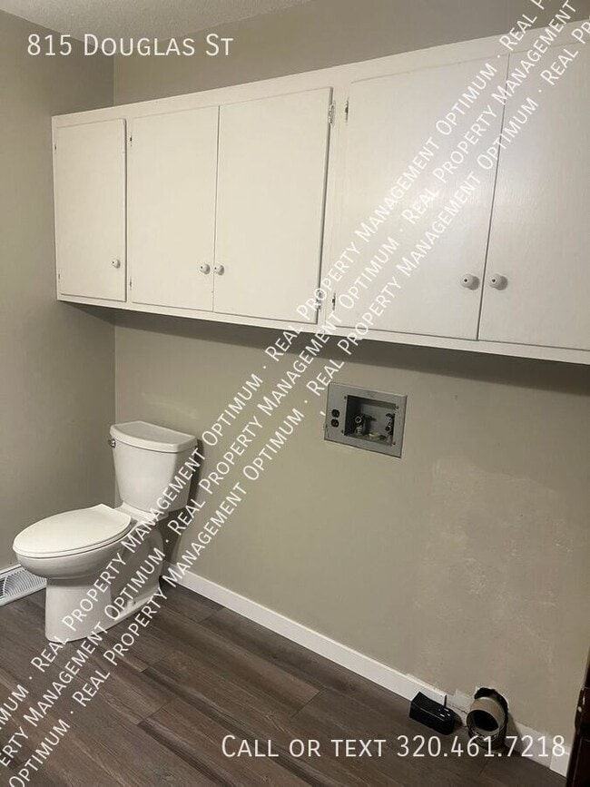 Building Photo - 815 Douglas St