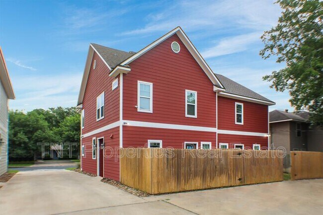 Building Photo - 1200 Oney Hervey Dr