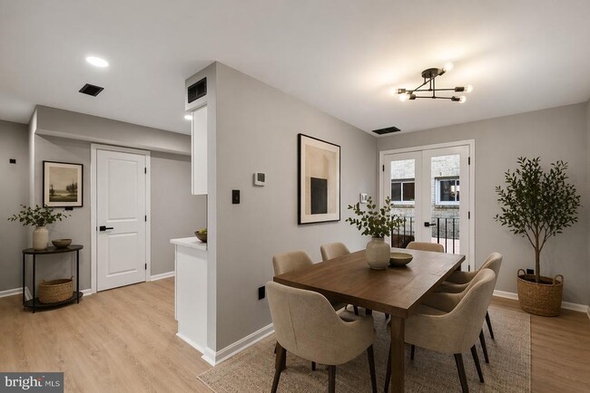 Building Photo - 1527 N Colonial Terrace