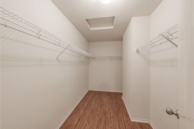 Building Photo - 10325 Bear Hollow Dr