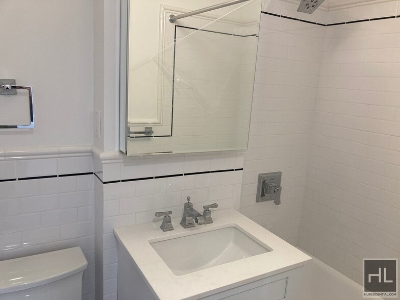 Building Photo - Christopher Street