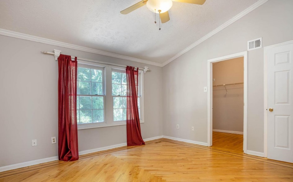 Primary Bedroom (Walk-in Closet) - 218 Maple Wreath Ct