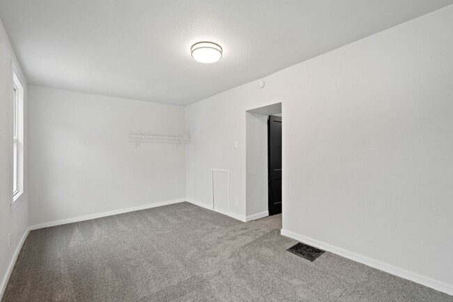 Building Photo - Gorgeous 4 bedroom home in Carrick available May 1!