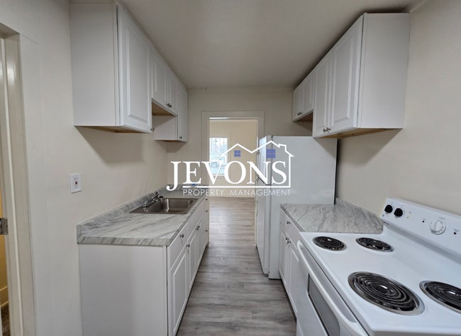 Building Photo - 201 N 6th St