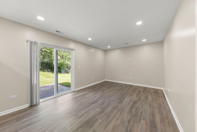 Building Photo - 1057 Bothwell Cir