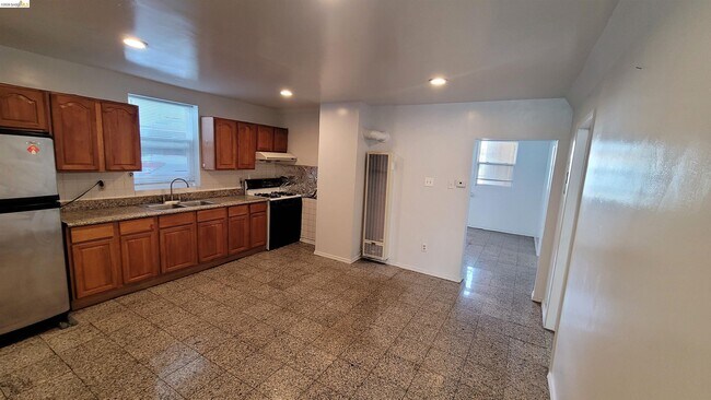 Building Photo - 540 Palace Ct