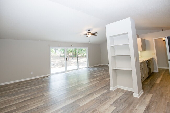 Building Photo - 50 Surry Cir N