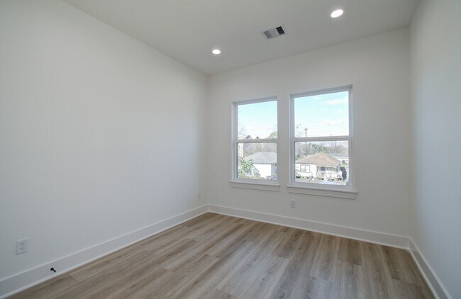 Building Photo - 4425 Providence St